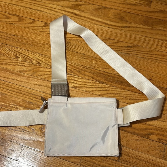 A cold wall utility crossbody pouch - Picture 3 of 5